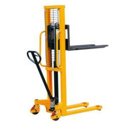 XILIN Straddle Manual Stacker with Adjustable Fork